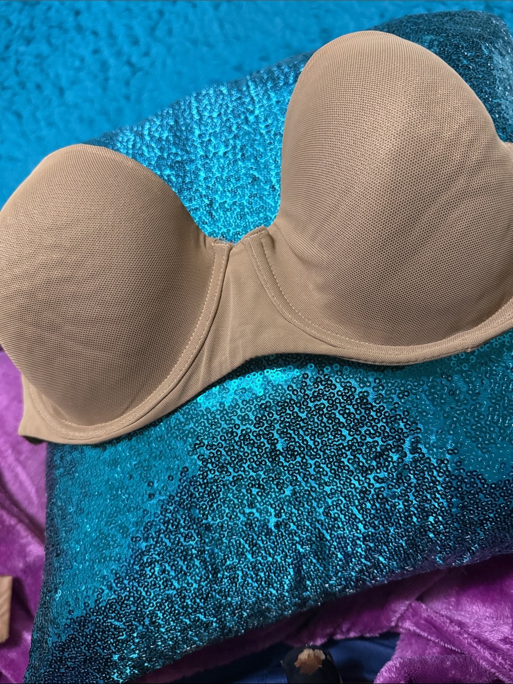 Auden strapless bra (comes with straps) 32DDD yes available